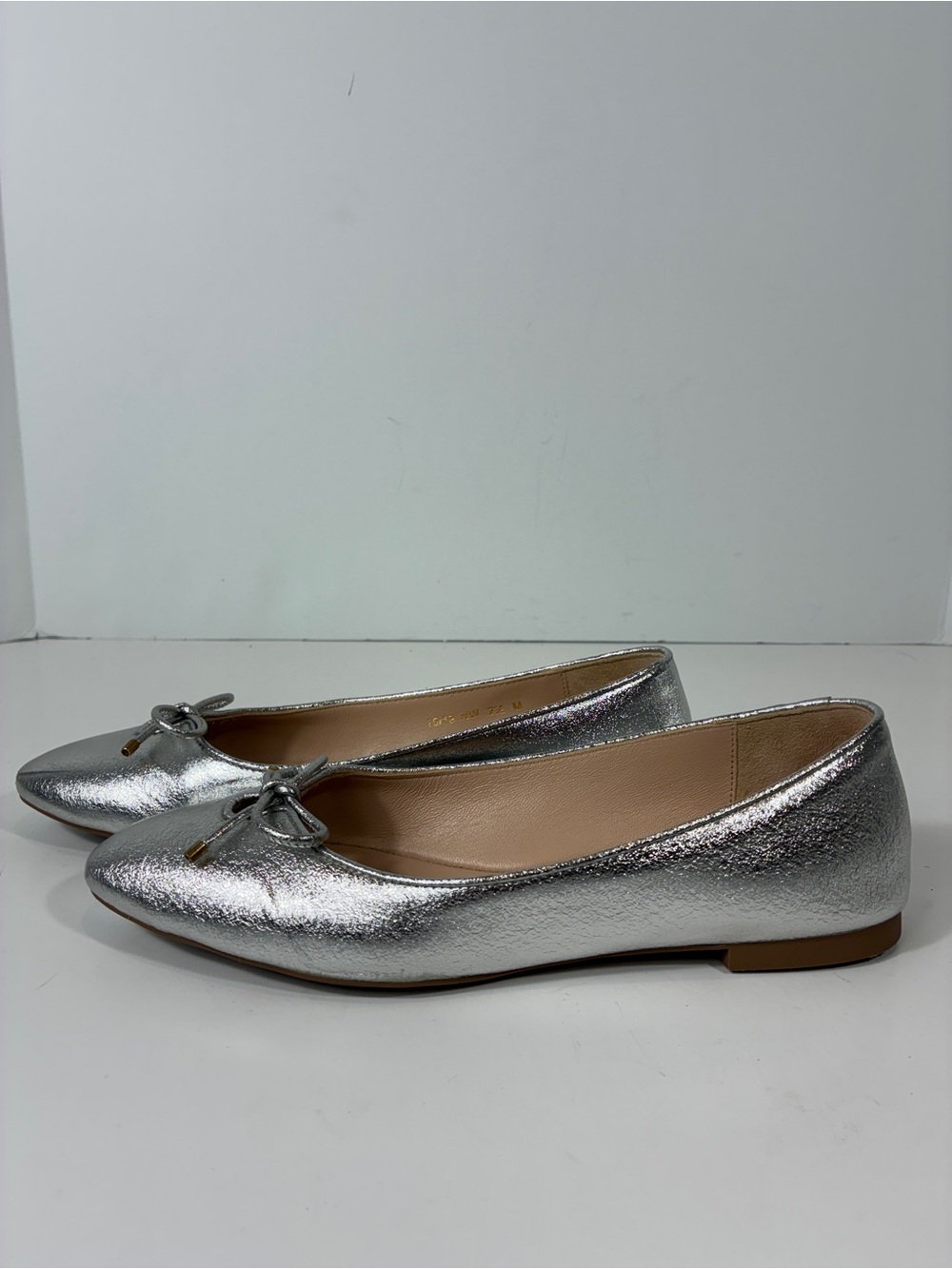 Stuart Weitzman Silver Metallic Ballet Flats Bow Detail Size 7.5 - Picture 4 of 8